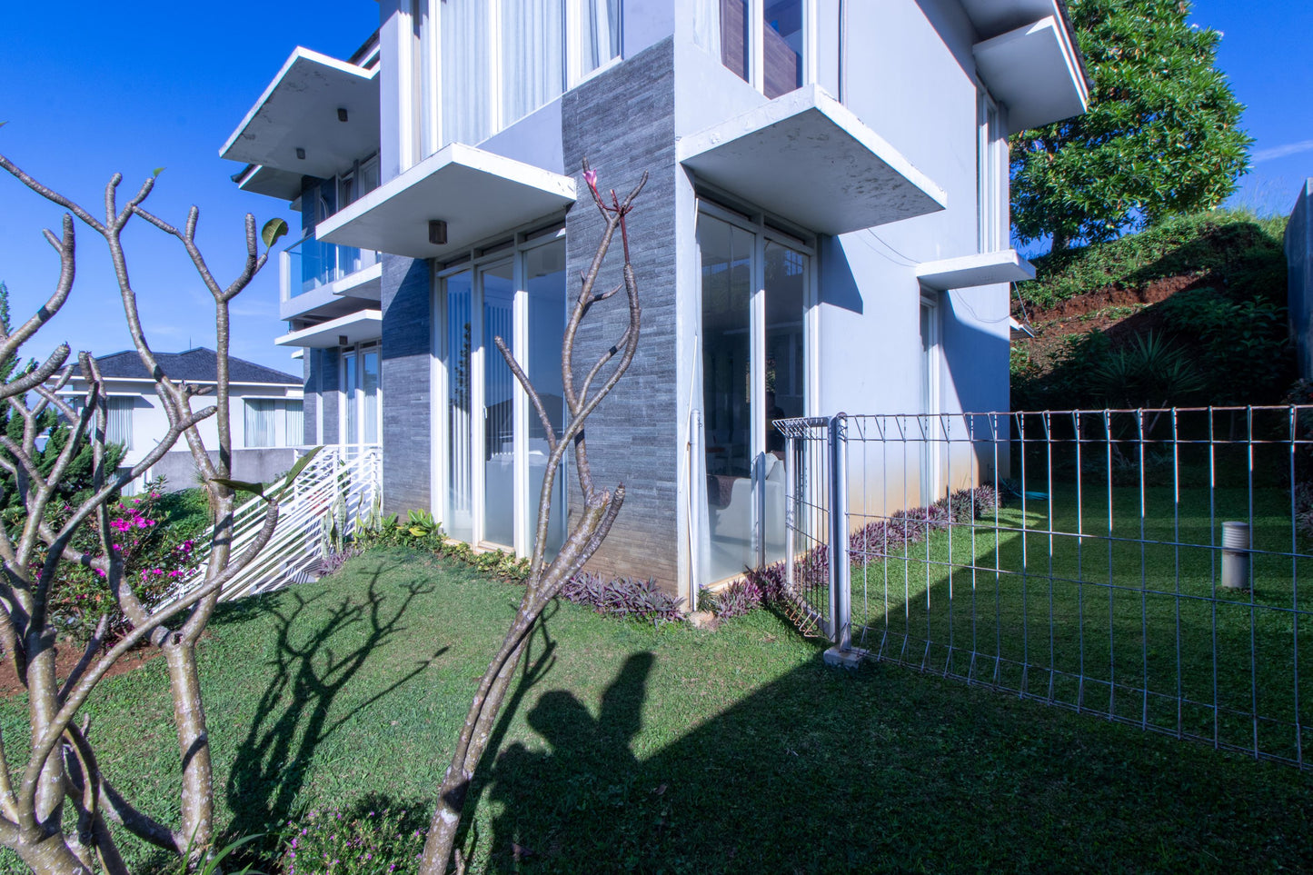 4 BR De Reiz Villa Golf Syariah - Mountain View - Family Only