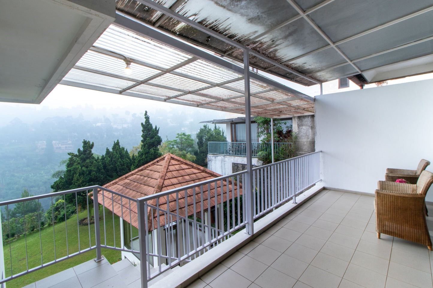Balkon dengan view bukit dago