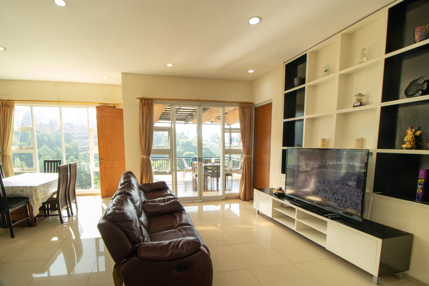 4 BR De Reiz Villa Spring Hill Syariah - City View - Family Only