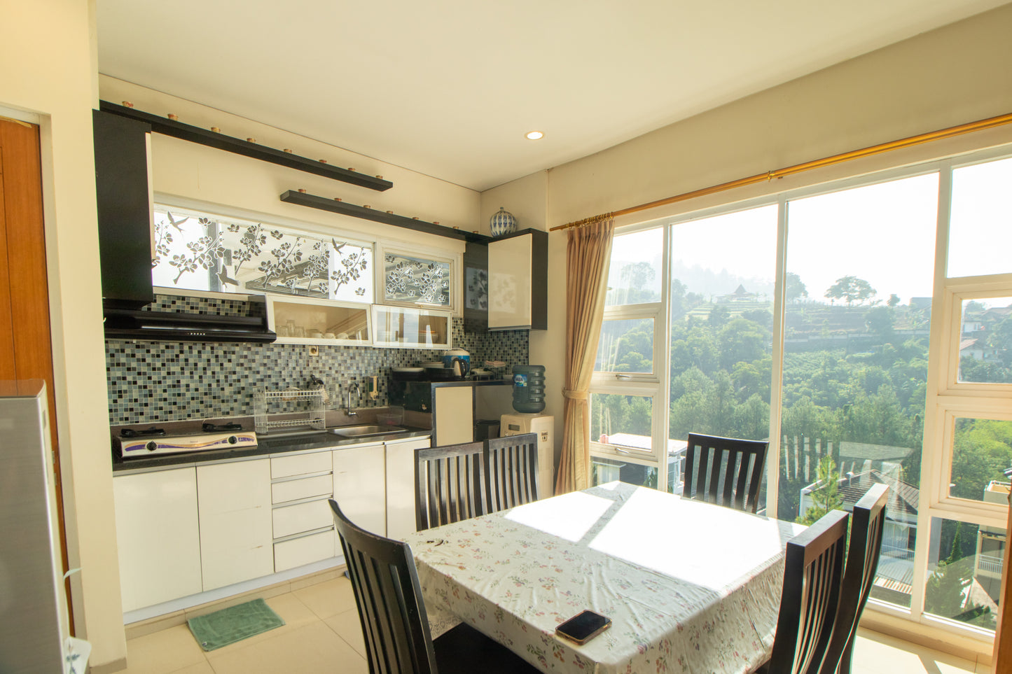 4 BR De Reiz Villa Spring Hill Syariah - City View - Family Only