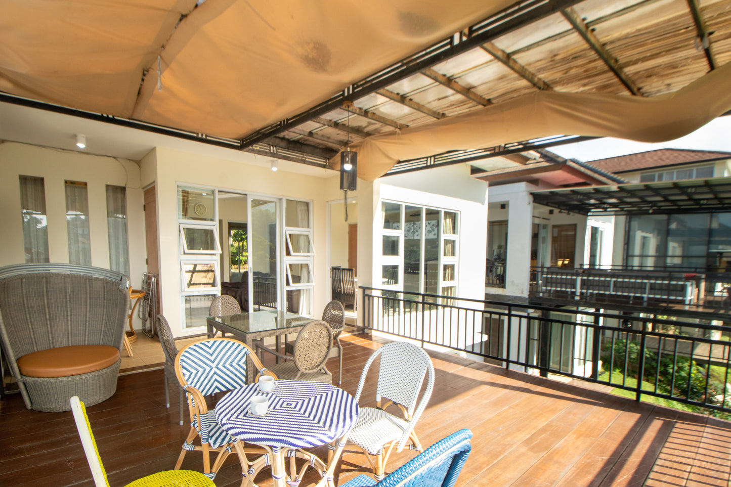 4 BR De Reiz Villa Spring Hill Syariah - City View - Family Only