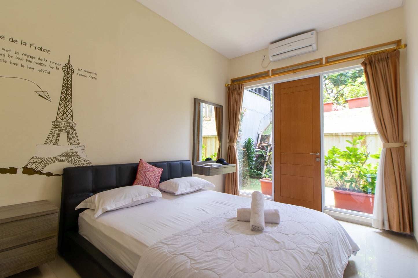 4 BR De Reiz Villa Spring Hill Syariah - City View - Family Only