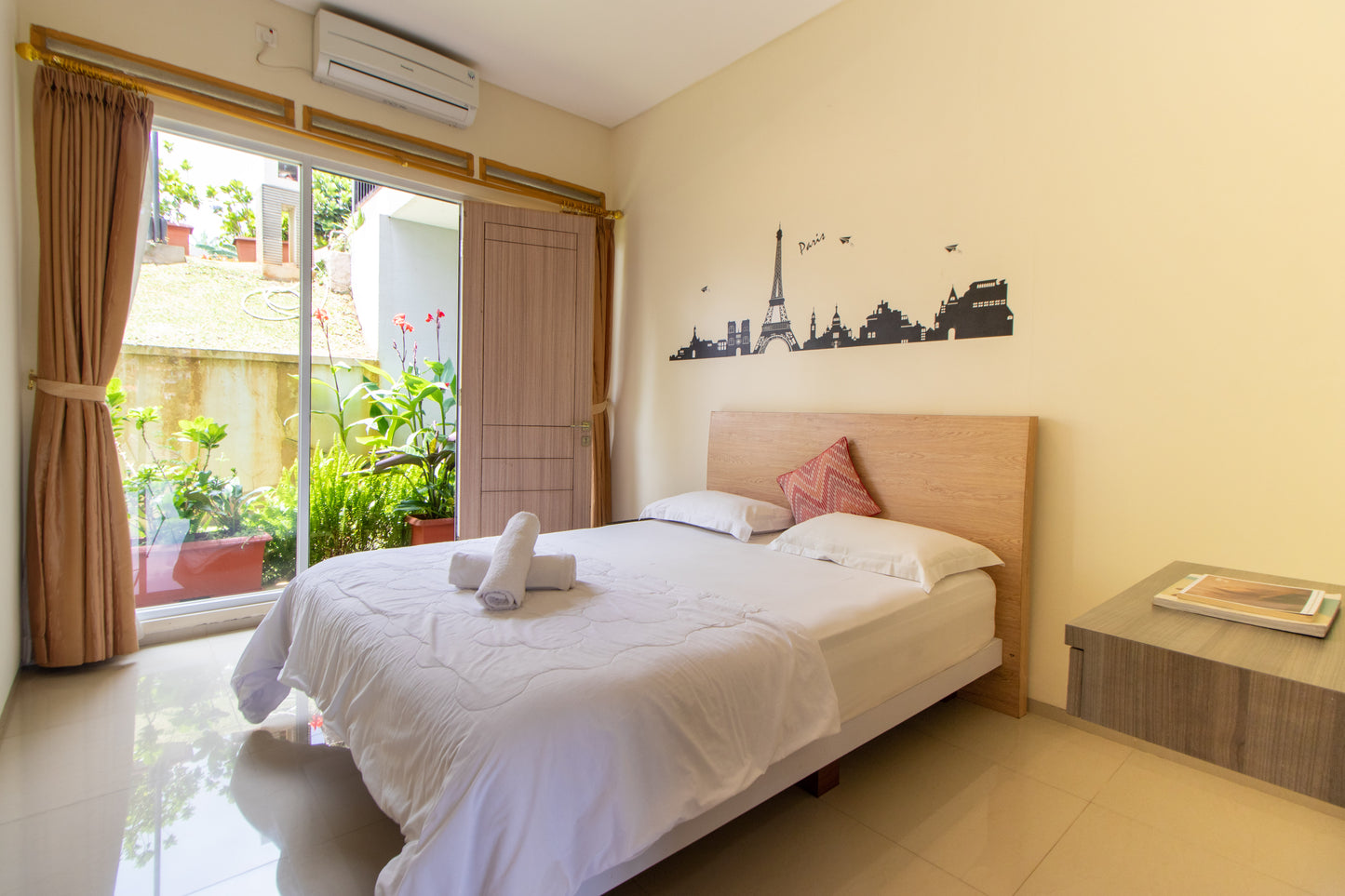 4 BR De Reiz Villa Spring Hill Syariah - City View - Family Only