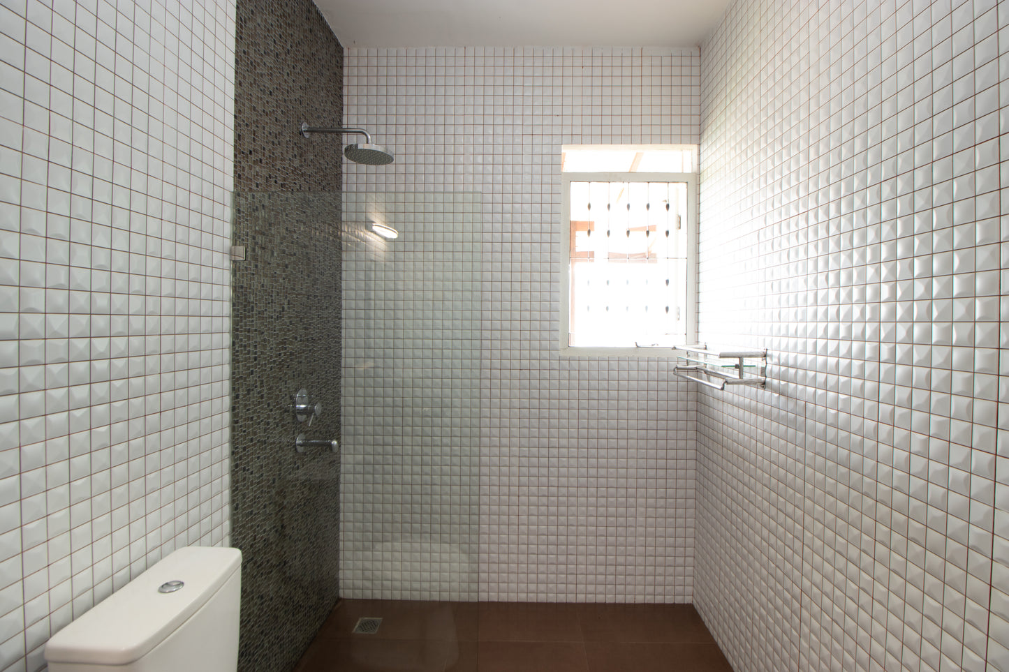 Kamar mandi yang bersih dan tidak mudah selip