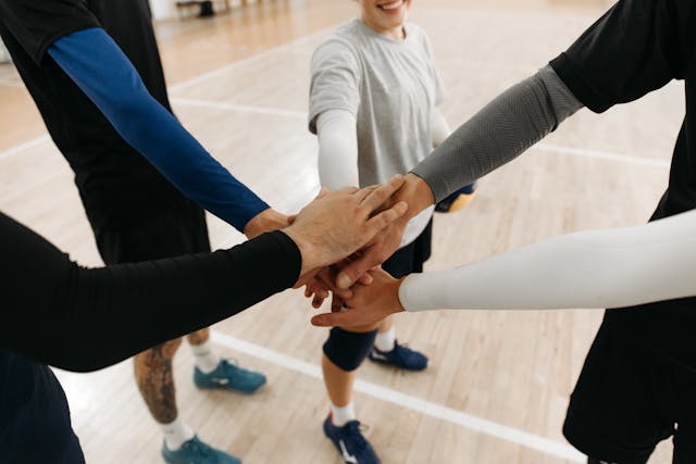 15 Ide Games Outing Kantor yang Seru untuk Team Building