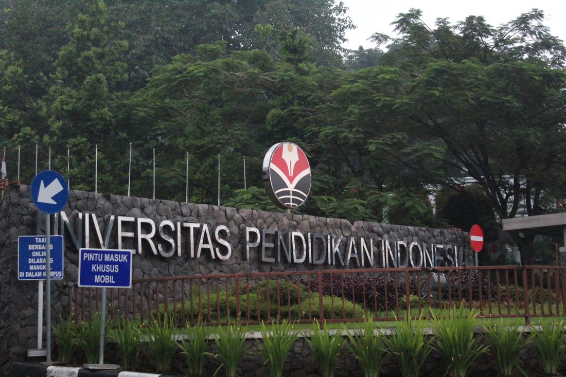 gerbang utama kampus UPI Bandung