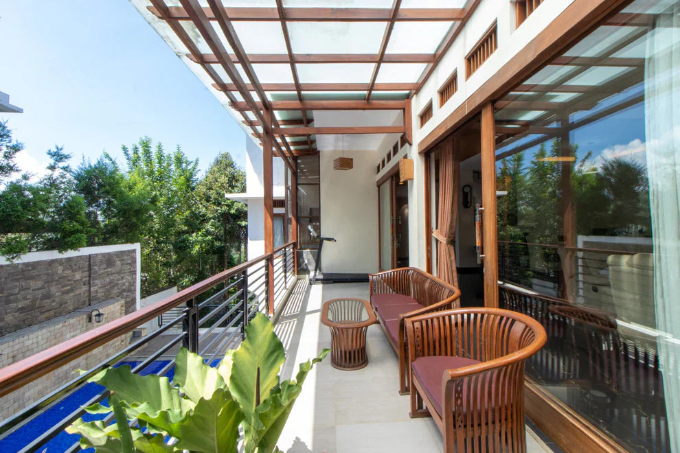 Hotel vs Villa di Bandung