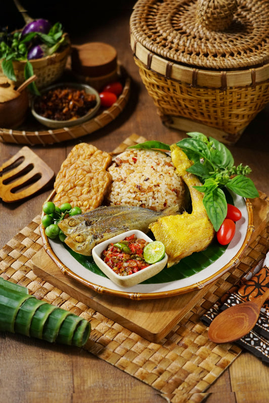 Nasi timbel dan nasi liwet Sunda khas Bandung