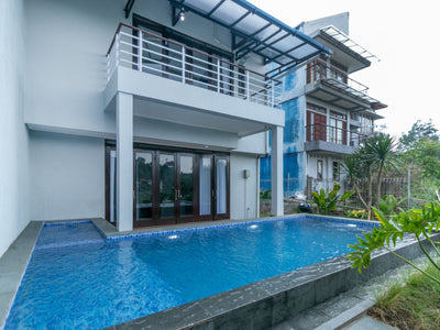 Villa di Dago Bandung dengan arsitektur modern dan kolam renang pribadi