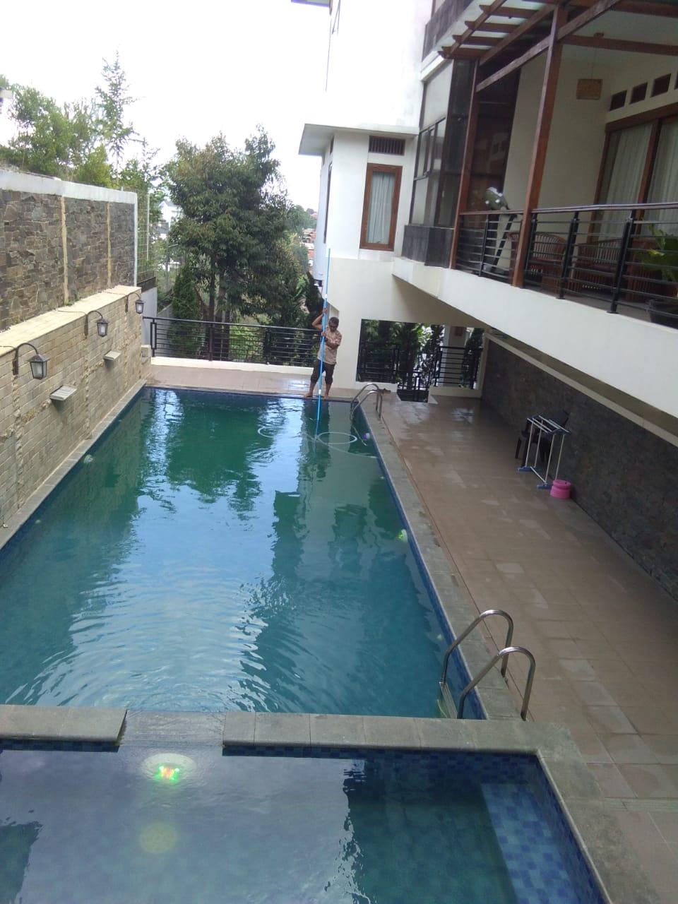 Villa Melly Syariah, 4+1 BR, Family Only, Private Swimming Pool - Sewa Villa di Bandung