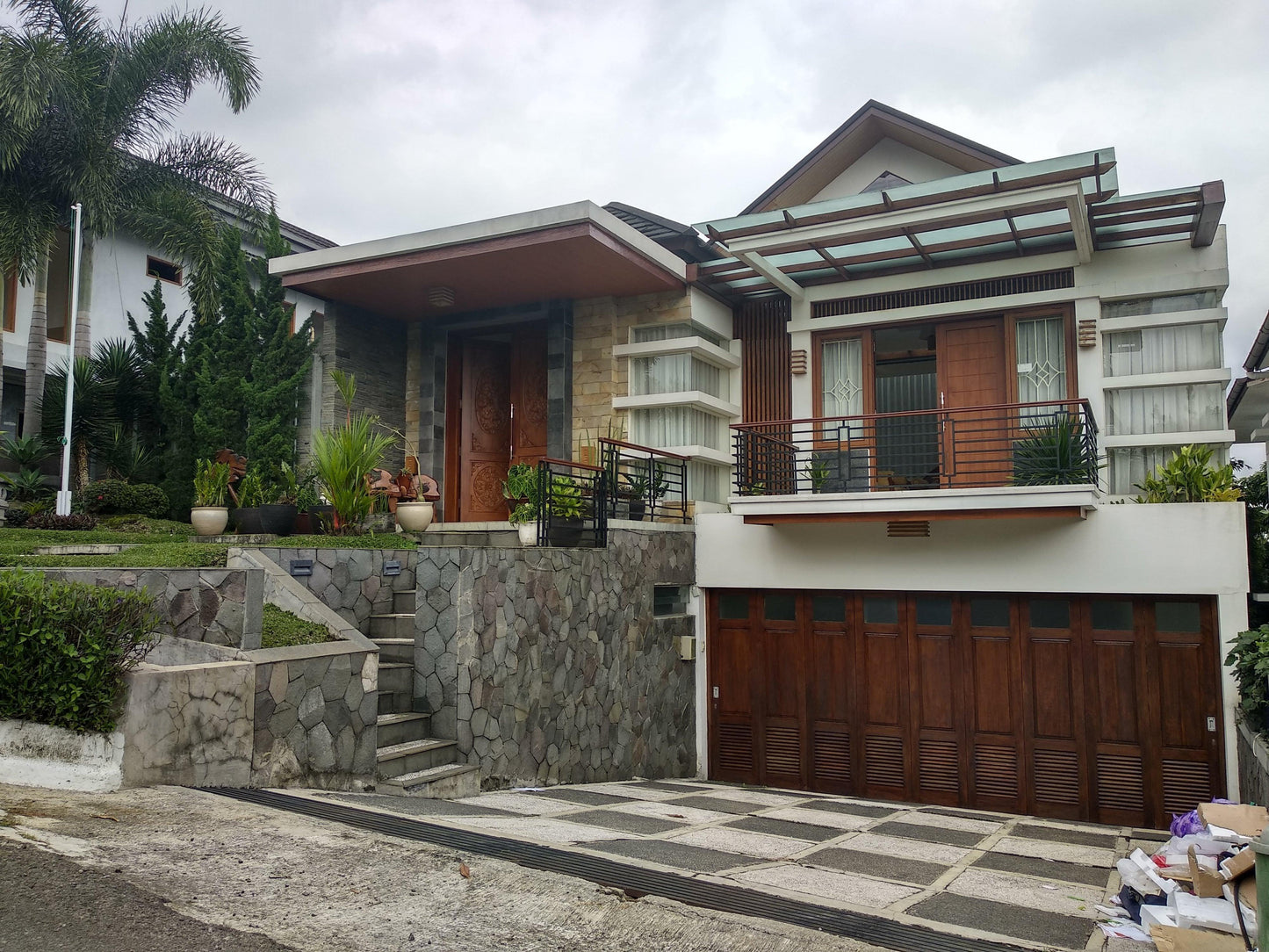 Villa Melly Syariah, 4+1 BR, Family Only, Private Swimming Pool - Sewa Villa di Bandung